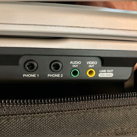 Kawasaki PVS10921 Portable DVD Player - Picture 7 of 14